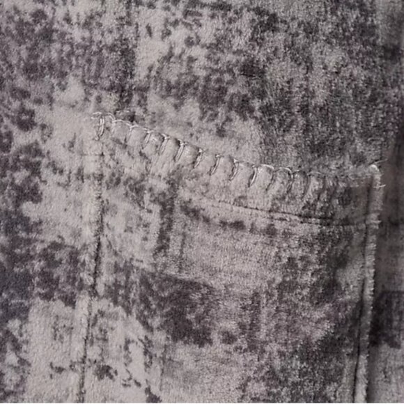 Stan Herman Plush Boucle Plaid Cuddler w/Blanket Stitching Gray Missy One Size - Picture 3 of 3